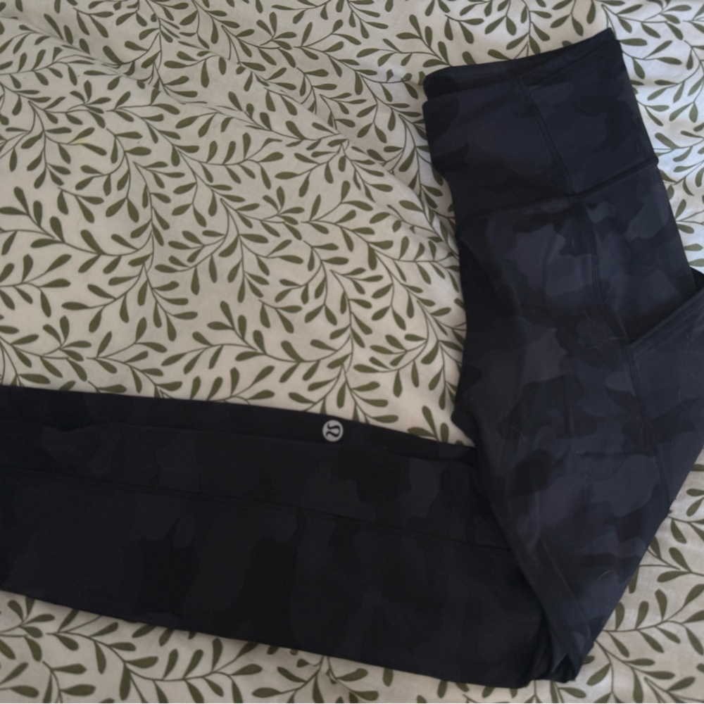 Dark camo Lululemon leggings